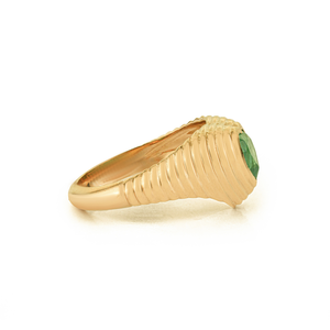 Anillo de Oro Amarillo K14 de Alta Gama, Diseño Elegante y Moderno, con Esmeralda y Forma de Croissant, Joyería Personalizada - Product Image 5