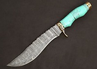 Couteau de survie en acier Damas fait main avec manche en résine et étui en cuir OEM pour le camping, la chasse et les activités de plein air