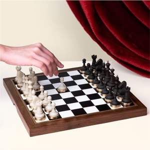 Juego de Ajedrez Estilo Staunton Premium, Tablero de Ajedrez de Madera Hecho a Mano con Piezas de Ajedrez con Base de Latón Negro Mate y Crema - Product Image 1