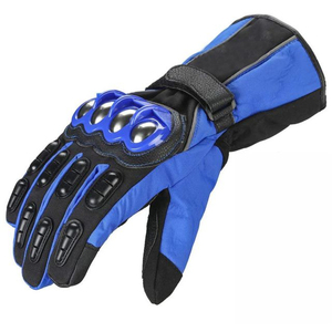 Protection de conduite de haute performance avec des matériaux durables, des doigts flexibles, une paume renforcée, une fermeture sécurisée et des gants de moto. - Product Image 4