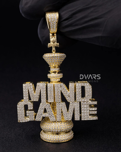 Pendentif pièce d'échecs 'King' entièrement serti de pierres, avec lettre personnalisée, plaqué or, en argent S925, bijoux Hip Hop raffinés - Product Image 3