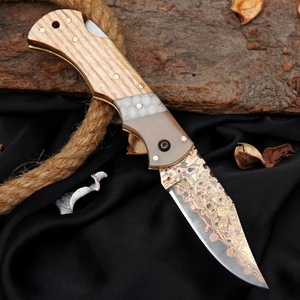 Couteau pliant de poche artisanal en acier Damas avec manche en bois, lame à pointe clip, personnalisable OEM, qualité industrielle, pour l'extérieur - Product Image 4
