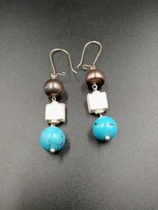 Boucles d'oreilles pendantes bohèmes Amaira Jewels, perles turquoise, perles naturelles, laiton plaqué or, style vintage pour femmes, bijoux de fête - Product Image 1