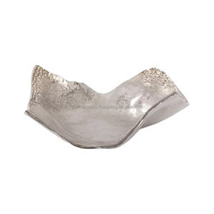 ชุดชามอะลูมิเนียมดีไซน์ใหม่ งานแฮนด์เมด ของตกแต่งบ้าน ใช้สำหรับร้องเพลงและผสมอาหาร ปลอดภัย ผลิตโดย Zahid Exports - Product Image 1