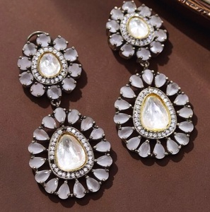 Magnifiques boucles d'oreilles en laiton plaqué or de qualité supérieure, avec zircon, pour femmes, pour mariage et soirée - Product Image 2