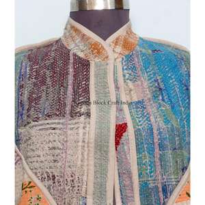 Elegante Chaleco de Algodón Kantha Hecho a Mano con Cuello en V para Mujer, Chaqueta Corta de Invierno con Logotipo Bordado en la Espalda, Estilo Urbano - Product Image 3