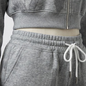 Ensemble de survêtement en molleton 2 pièces pour femme, gris, imprimé, haut court zippé avec short, tenue décontractée printemps-été - Product Image 5