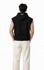 Hoodie sans manches en coton noir pour homme, coupe classique, avec logo frontal et poche kangourou - Product Image 4