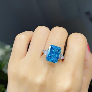แหวนเพชรทรงรัศมีสีฟ้าอ่อน ทอง 14K ได้รับการรับรองจาก IGI เพชรเพาะเลี้ยงในห้องปฏิบัติการ เครื่องประดับหมั้นสำหรับผู้หญิง - Product Image 5