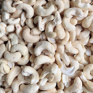 เม็ดมะม่วงหิมพานต์คุณภาพดี คั่ว/ดิบ ออร์แกนิค แบบเต็มเม็ด W320 W450 ซานติโก ขายส่ง ส่งออกไปยังเอเชีย ยุโรป และตะวันออกกลาง - Product Image 1