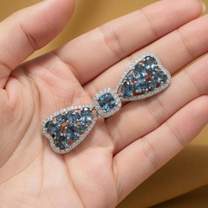 Broche Minimalista de Topacio Azul con Lazo, Chapado en Oro de 14k, Broche de Lujo para Boda o Cóctel, Broche Único con Diamantes para Mujer y Hombre - Product Image 4