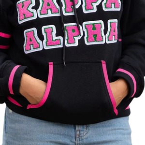 Sudadera con Capucha Negra para Invierno para Mujer, Bordado de Letras Griegas en Chenilla, Ribete Rosa, Forro Polar de Algodón Premium, Estilo Casual - Product Image 4