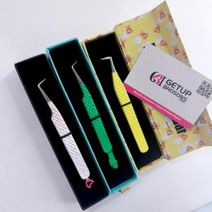 Nouvelles pinces à cils GETUP BROSONS IMPEX GBI-EET-310174 en acier inoxydable à pointe lisse argentée, revêtement en poudre jaune, coudées à 90 degrés - Product Image 4