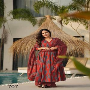 Nuevo diseñador 3 piezas hermoso impreso Kurti, parte inferior con la colección Dupatta superior e inferior PURE MASLIN con trabajo impreso digital - Product Image 4