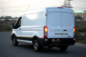 Utilisé pour d Transit 350/ 2021 GCC 154 Km 299Hp 4 portes 2 places 4 cylindres Transmission manuelle 2000-2499cc Diesel conduite à gauche - Product Image 3