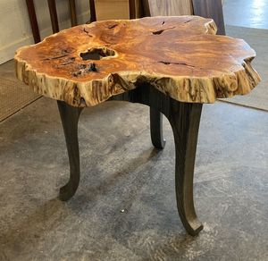 Mesa de Centro de Madera con Diseño Renovado, Creada para una Arreglo Elegante en la Sala de Estar - Product Image 1