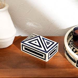 Caja de Joyería de Madera con Incrustaciones de Resina Blanca y Negra, Hecha a Mano, con Tapa, para Anillos y Collares - Product Image 5