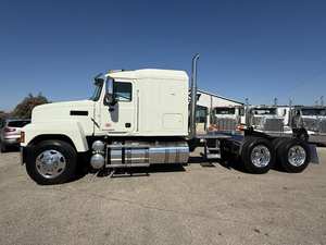 Tracteur routier diesel poids lourd 6x4 avec cabine couchette pour le transport de marchandises et de fret sur longue distance - Product Image 4