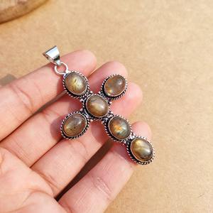 จี้หินโรสควอตซ์ธรรมชาติคุณภาพส่งออก สำหรับพลังแห่งความรัก การบำบัดทางอารมณ์ และเรกิ ราคาขายส่ง - Product Image 3