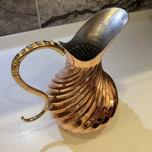 Carafe à eau en cuivre couleur terre naturelle, finition lisse, article de gros personnalisé en usine - Product Image 3