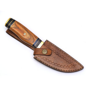 Cuchillo de punta caída hecho a mano de acero de Damasco con mango de madera y virola dorada para caza. Cuchillos de caza de acero de Damasco. - Product Image 3