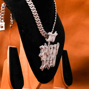 Colgante de Diamante Moissanite Personalizado DJ DRIZZY DREW Club, Plata de Ley 925, Completamente Cubierto de Moissanite, Regalo para Hombre - Product Image 4