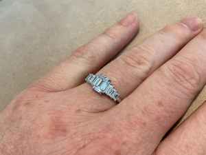 Anillo de Promesa de Siete Piedras con Diamante Moissanite Corte Esmeralda para Unisex, Plata 925 Original, Joyería Fina de Promesa de Boda para Pareja - Product Image 2