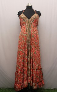 Vestido maxi bohemio de seda sari estampado a mano: Vestido veraniego con cuello en V y espalda descubierta - Product Image 2