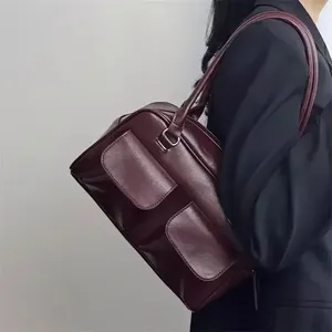 Sac Boston classique en cuir verni noir avec deux poignées et fermeture à rabat, sac à main pour femme, usage quotidien - Product Image 4