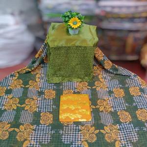 Tela de vestir de color verde oliva con diseño floral abstracto, estilo suizo Dirac, ideal para ropa informal, tendencia de invierno. - Product Image 1