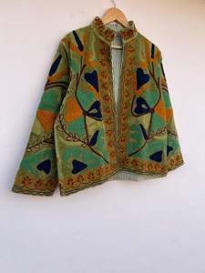 Chaqueta Bomber de Terciopelo Acolchada con Bordado Floral Verde |   Abrigo Corto de Regalo para Ella |   Abrigo Elegante de Invierno - Product Image 3