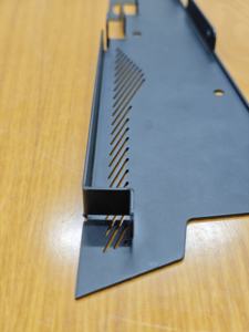 Plaque de montage industrielle OEM personnalisée en tôle d'acier, support ventilé thermolaqué pour équipement, modèle sur mesure - Product Image 5