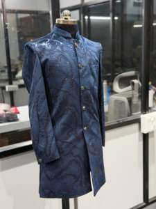 Conjunto de Vestido Banagala Indo Occidental de 2 Piezas de Primera Calidad para Novio o para Sangeet y Mehndi, Disponible a Precio de Exportación - Product Image 3