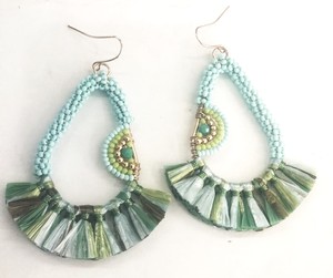 Pendientes de aro de estilo bohemio para mujer, hechos a mano, rafia occidental, tejido, diseño de retazos multicolor, joyería de moda para mujer - Product Image 1