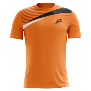 Maillot de football personnalisé conçu pour l'identité de l'équipe, avec une coupe athlétique confortable et un style élégant. - Product Image 1