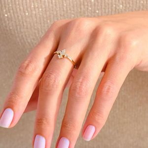 Bague pour femme en argent 925, forme fleur de lys, sertie pavé de moissanite et de diamants ronds, style classique, pour usage quotidien - Product Image 4