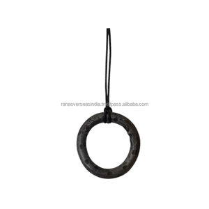 Vente en gros de collier pendentif en fer respectueux de l'environnement Bijou polyvalent et tendance Cadeau idéal pour elle et lui Disponible dans plusieurs styles - Product Image 2