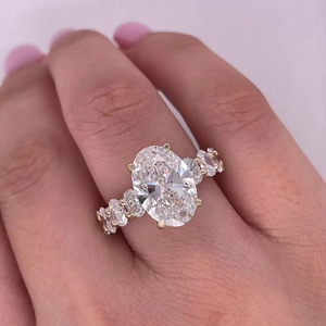 Anillo de Compromiso de Lujo para Mujer con Diamante Cultivado en Laboratorio de 5 Quilates, Corte Ovalado, Chapado en Oro de 14K, Certificado por IGI - Product Image 6