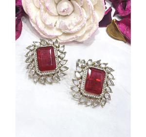 Impresionantes pendientes con acabado plateado y circonitas de la mejor calidad para mujeres y niñas, ideales para looks de noche y fiestas. - Product Image 1