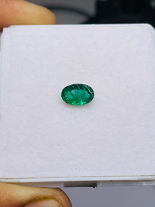Esmeralda Natural de Zambia, Corte Ovalado, 1.53 Quilates, Gema de Grado AAA, Certificada por IGI, Buena Calidad, Lustre Excelente, Bonito Color Verde - Product Image 6