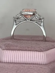 Anillo de compromiso de diamante rosa talla esmeralda, anillo de tres piedras con zafiro melocotón, anillo de boda de oro blanco con media engaste y piedra lateral en forma de pera, regalo. - Product Image 4