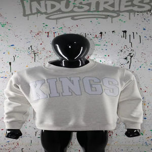 Sudadera KINGS ASH GREY con cuello alto, 100% BLANCA, con apliques bordados, cuello ancho, hilos finos. - Product Image 1