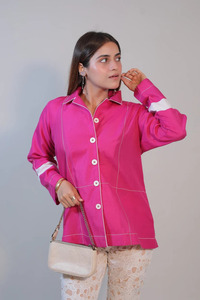 Camisa Larga de Popelina Rosa para Mujer con Botones y Costuras en Contraste, Mangas Largas, Estilo Casual, Corte Regular, Cuello Camisero, Color Sólido - Product Image 5
