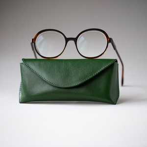 Estuche clásico para gafas de cuero color canela, protector de gafas acolchado suave, pedidos al por mayor para tiendas de óptica LGC-0035 - Product Image 1