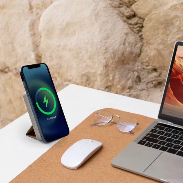 Cork 15W for MagSafe Wireless Powerbank 10000 MAh with Foldable Stand Type-C Input Interface LI-Polymer Battery