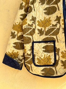 Chaqueta acolchada con estampado floral amarillo para mujer, manga corta, longitud tres cuartos, cuello vuelto, estilo otoñal - Product Image 2
