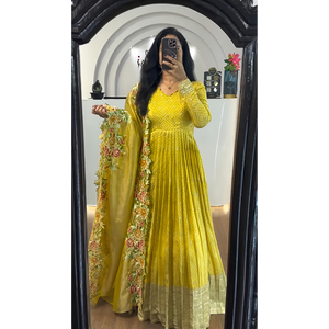 Robe de travail à séquence de broderie lourde et fournitures de fête Dupatta - Product Image 2