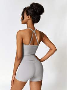 Conjunto de yoga para mujer: shorts de cintura alta efecto melocotón, top deportivo halter sin espalda, color liso, transpirable, ligero y elástico. - Product Image 5