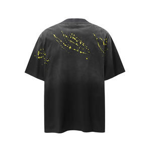 T-shirt Homme Oversize Lavé Effet Usé Imprimé Éclaboussures Jaunes Manches Courtes Col Rond Style Urbain Vente en Gros - Product Image 4
