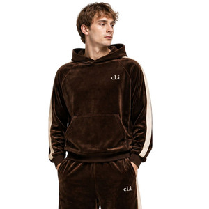Ensembles de mode Y2K rétro en velours pour hommes : sweats à capuche marron oversize en velours de luxe et pantalons de survêtement évasés à rayures contrastées personnalisées - Product Image 4